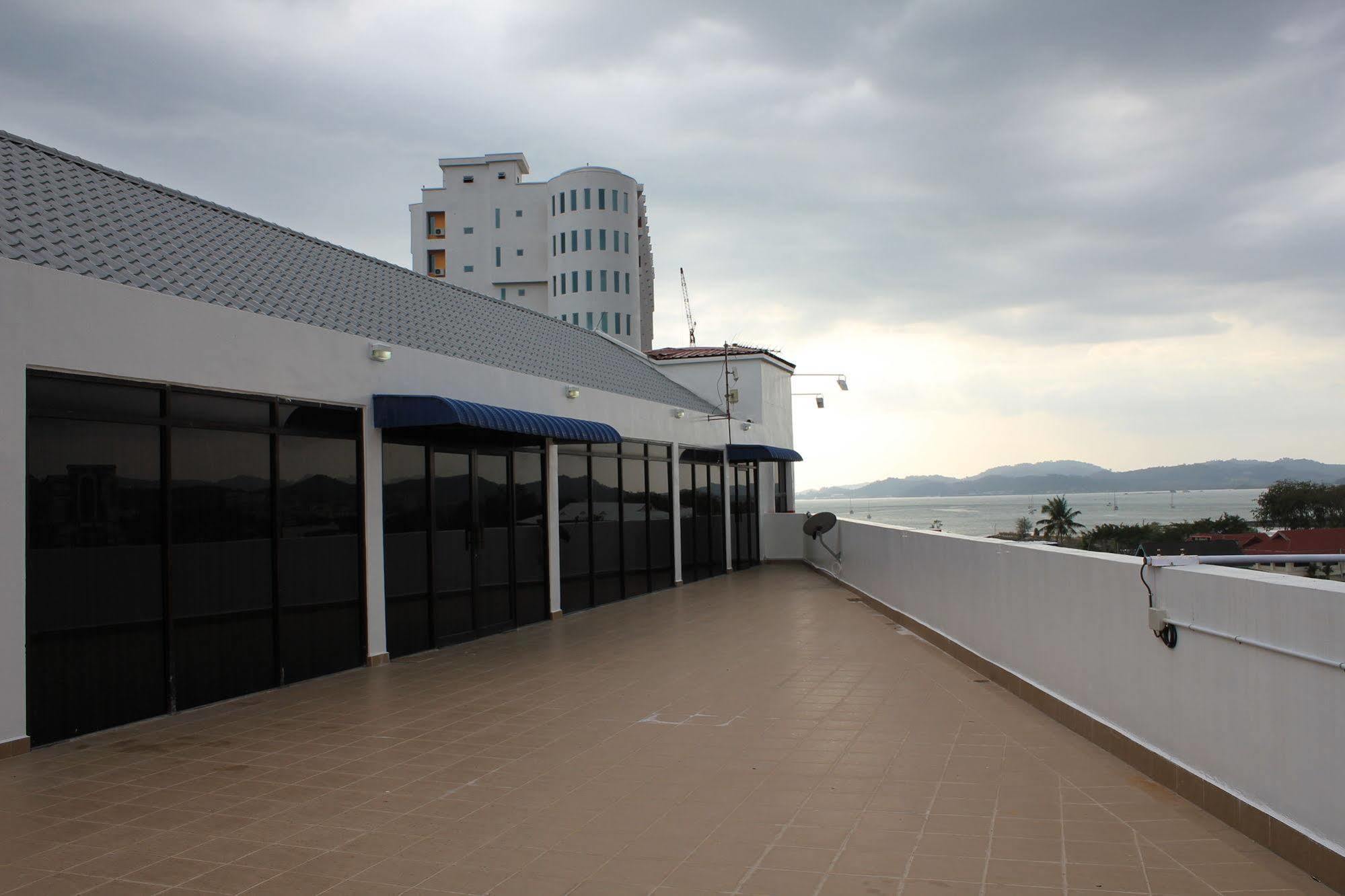 Langkawi Baron Hotel Kuah Exterior foto