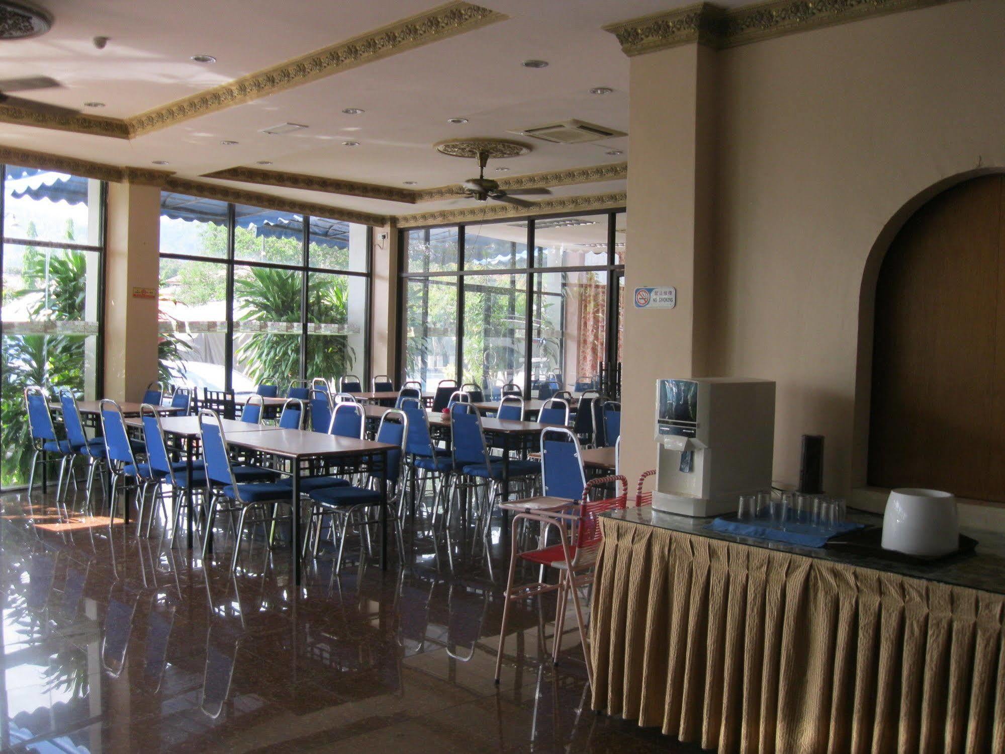 Langkawi Baron Hotel Kuah Exterior foto